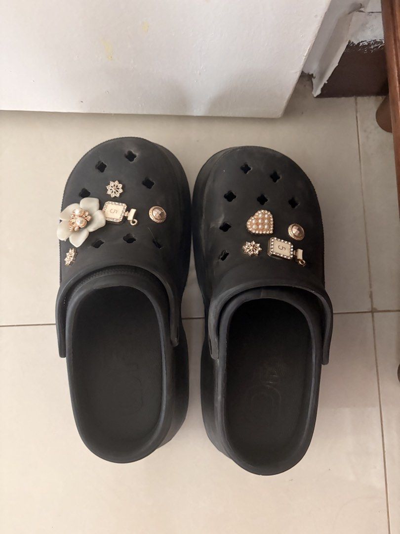 platform clogs (Category: Flipflops and Slides) located in Singapore. Submitted by orwhateva (Listing ID 1452799115, Image 1). Description: comes with charms .