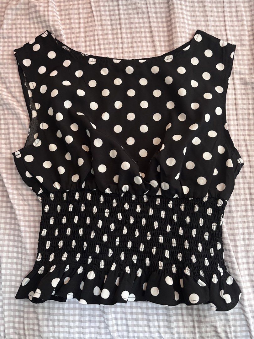 Polka dot boat neck top (Category: Sleeveless) located in Pasig City. Submitted by liadima (Listing ID 1452771452, Image 1). Description: RFS: Decluttering MOP: GCASH/ BDO Pay MOD: Same day delivery (LLM/ Grab) 📍: Pasig.