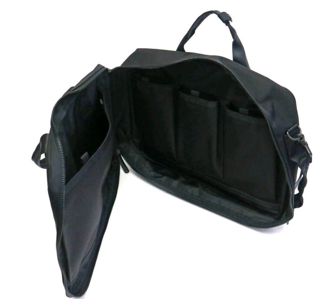 Porter Yoshida Heat 2 way Briefcase (Category: Luxury Bags & Wallets) located in General Santos City (Dadiangas). Submitted by silvervintage77 (Listing ID 1452814010, Image 2). Description: Porter Yoshida Heat 2 way Briefcase Excellent 9.8/10 color rate Size 19 Width X 13 Length.