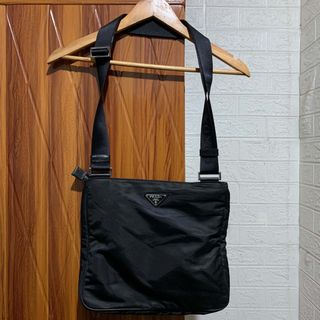 (Category: ) located in . Submitted by abj_thriftshop (Listing ID 1452773518, Image 1). Description: .