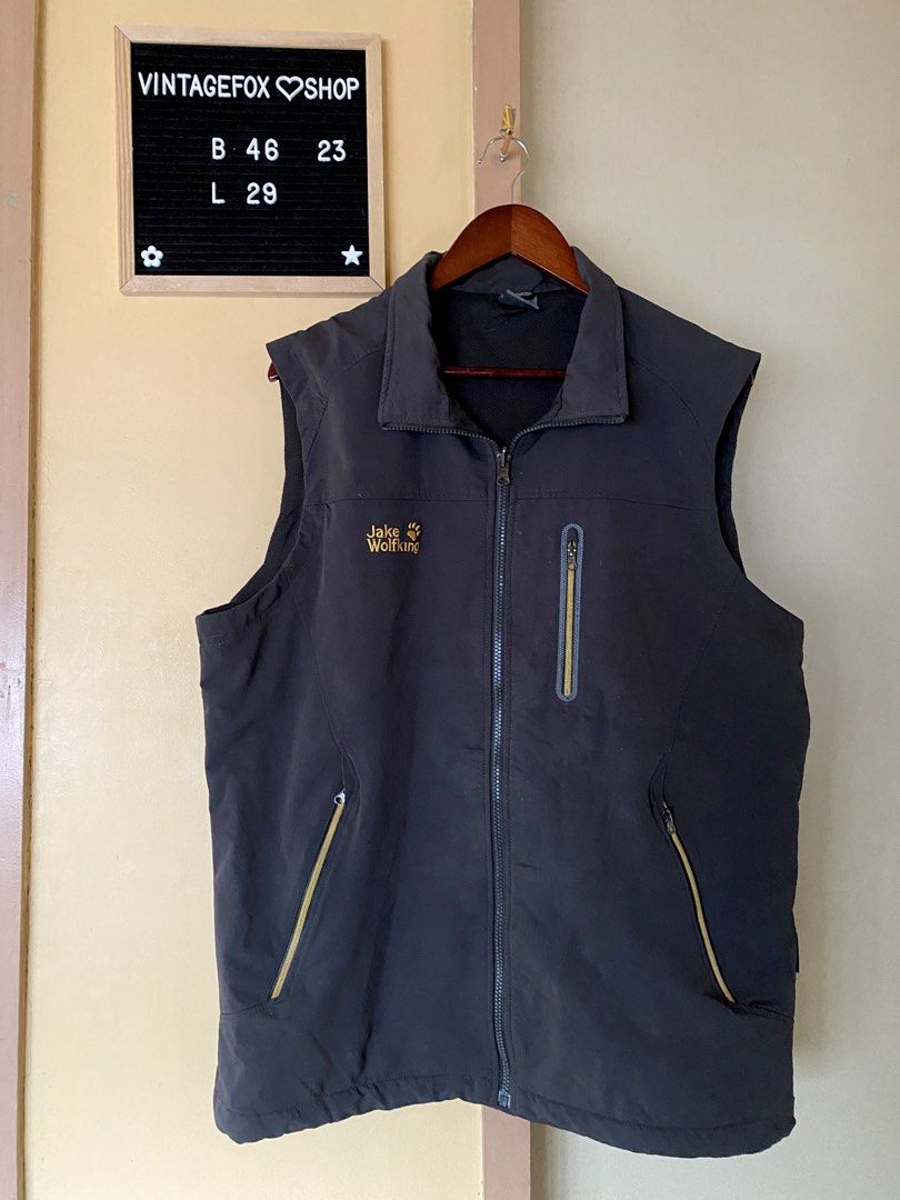 puffer vest microfleece purple blue (Category: Vests) located in Baguio. Submitted by vintagefox (Listing ID 1452793931, Image 3). Description: Blue plaid puffer 250 Purple microfleece 180 discount bundle price if you get both 😊.