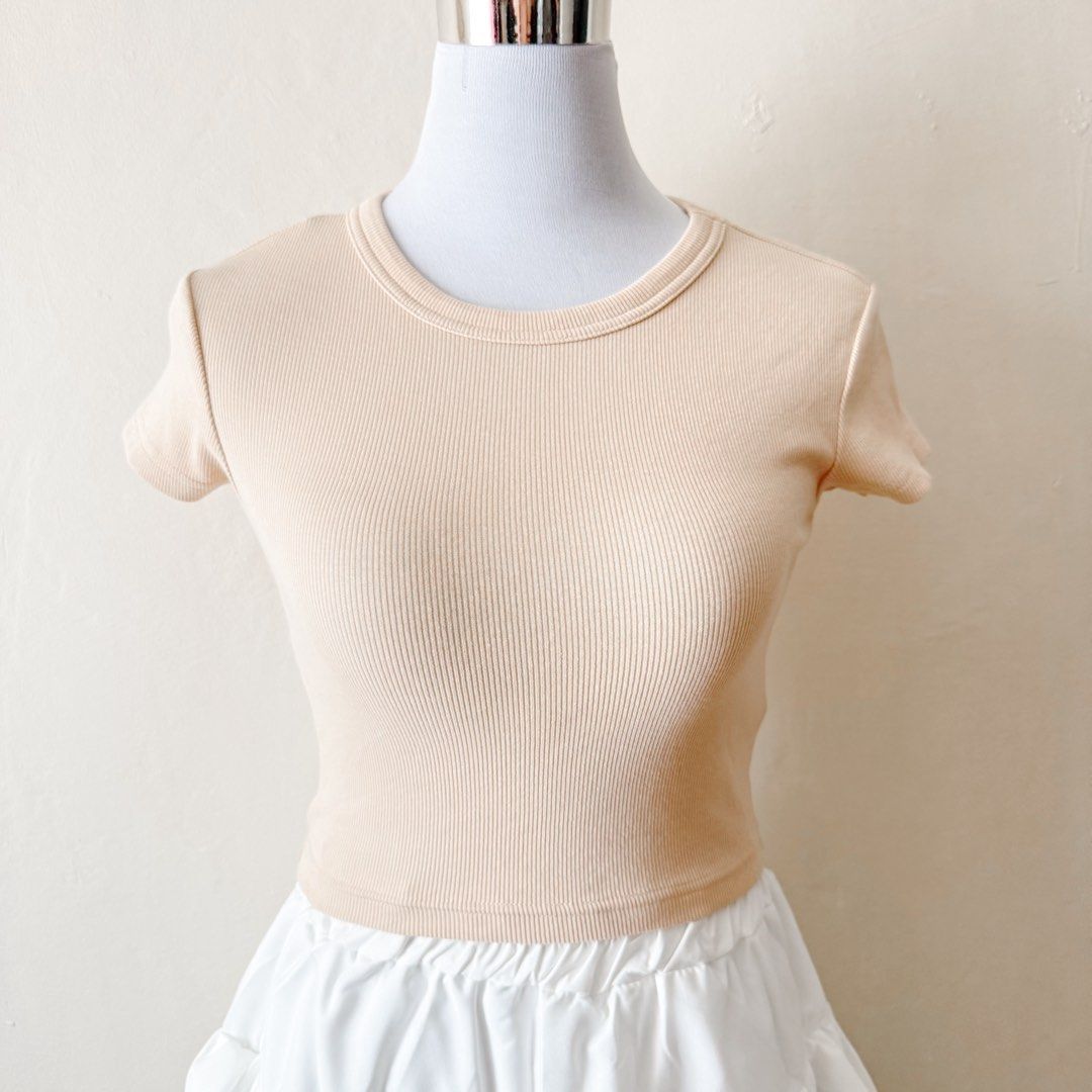 Pull & Bear Ribbed Basic Crop Top (Category: Others Tops) located in Antipolo. Submitted by rosywardrobe (Listing ID 1452835375, Image 3). Description: 🎀 MAKE READING A HABIT 🎀 • No order form, no reservation! • Strictly 1 day reservation • Payment first before order processing • No return, No exchange • Don’t make an offer if you’re not 100% sure • No shipping every weekends — PAYMENT CHANNELS — • GCash • Gotyme • Maya • BDO • BPI • Unionbank 