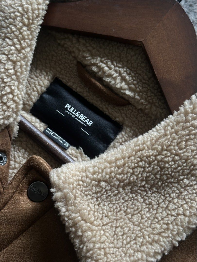 Pull n Bear Jacket (Category: Coats, Jackets and Outerwear) located in Ampang. Submitted by adri.yo (Listing ID 1452744395, Image 1). Description: Retail price : RM 256 NEGOTIABLE!.