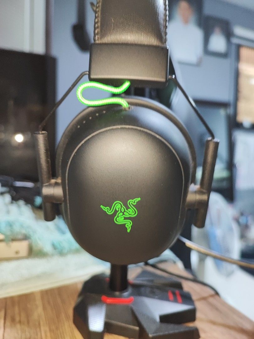Razer Gaming Headset Wired with Stand and Pouch (Category: Headphones & Headsets) located in Manila. Submitted by rave_234 (Listing ID 1452727074, Image 3). Description: Selling my Razer gaming headset. Comes with its original stand and a soft pouch for storage. The Razer logo is clearly visible on the earcups. RFS: May Ipad na and twice lang nagamit Orig Price: 4800.
