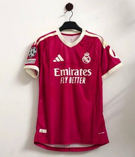 (Category: ) located in . Submitted by calcio_sport_jersey (Listing ID 1452871717, Image 1). Description: .