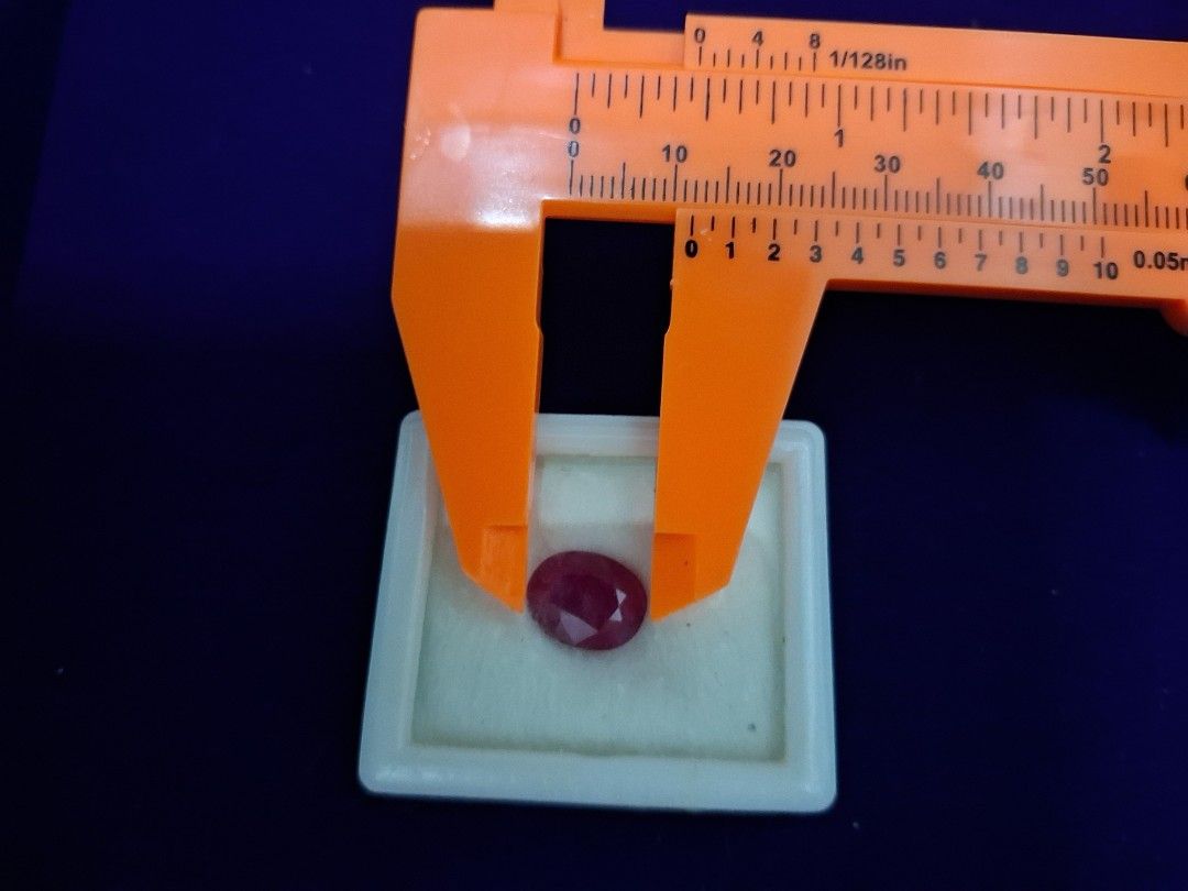 Red ruby (Category: Vintage Collectibles) located in Singapore. Submitted by rare8vintage8 (Listing ID 1452826158, Image 1). Description: Red Ruby gemstone. good for setting on ring..