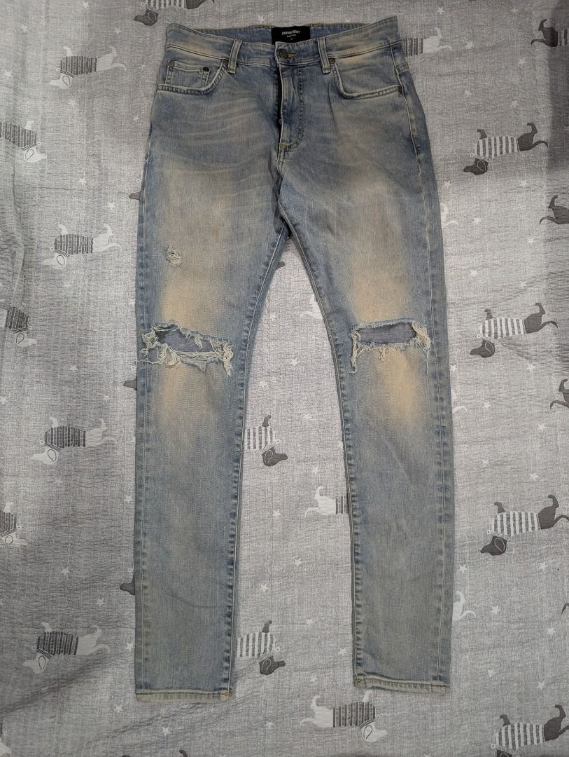 Represent Destroyer Denim Jeans 30/31 (Category: Jeans) located in Antipolo. Submitted by bentakahitanoano (Listing ID 1452850557, Image 2). Description: Still in good shape Size 32 fits 30-31 Zip fly Measurements Waist 15.5 Rise 11 Thigh 11.5 Length 41 Inseam 31 Leg opening 6.