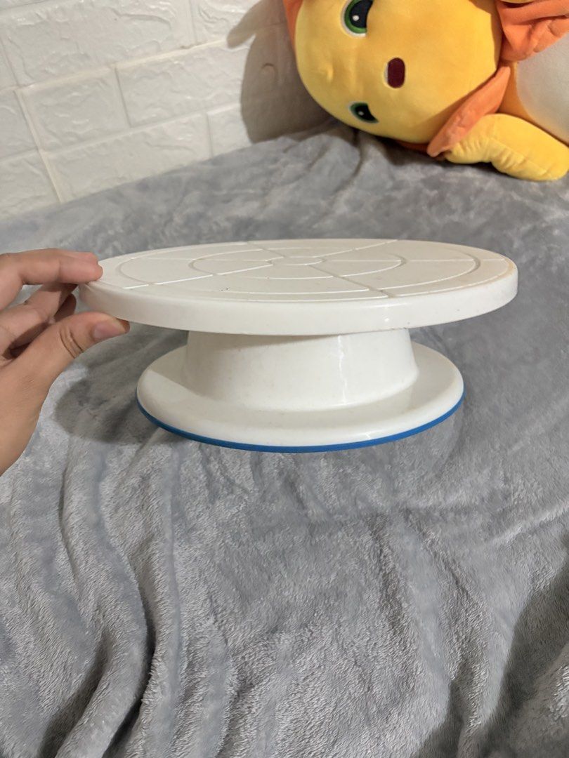 Revolving Cake Stand (Category: Bakeware) located in Taguig. Submitted by sagexoxo (Listing ID 1452751614, Image 2). Description: 29cm x 10cm height rfs: used few times then natambak na.