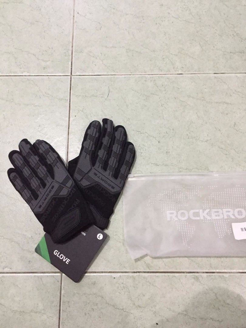 ROCKBROS GLOVES (LARGE) (Category: Helmets and other Riding Gears) located in Muntinlupa City. Submitted by jsassorteditems (Listing ID 1452748821, Image 3). Description: - Brand: ROCKBROS - Size: Large - Condition: Brand new with tag - Includes original packaging - Suitable for cycling and other outdoor activities.