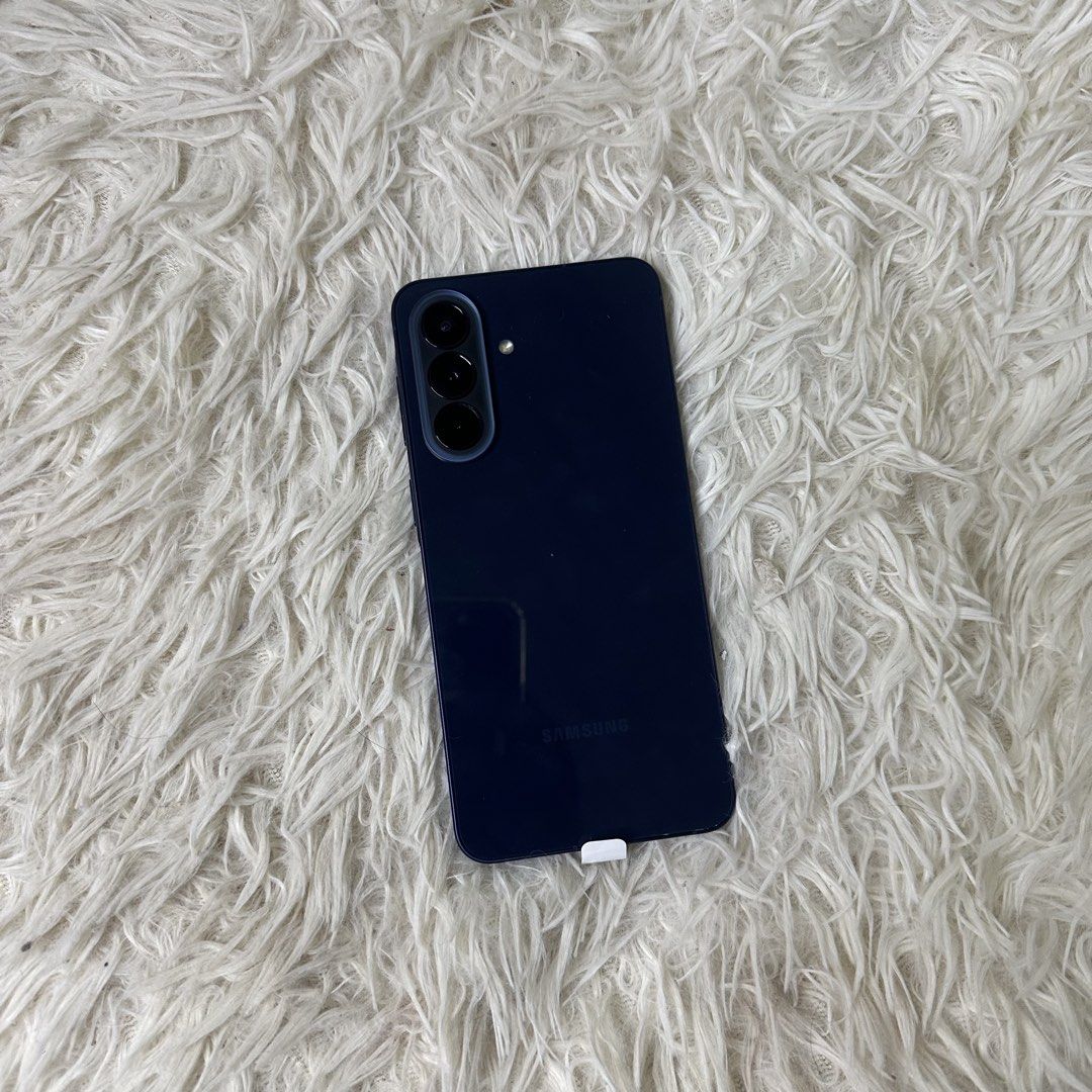 Samsung Galaxy A57 5G (Category: Samsung) located in Manila. Submitted by ryan_cos (Listing ID 1452843607, Image 3). Description: Samsung A57 5G No issue 8/256 GB Unsealed only for checking purposes.