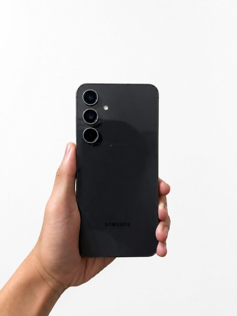 SAMSUNG S24 FE (256 GB) (Category: Samsung) located in Tanauan. Submitted by keenly_06 (Listing ID 1452745536, Image 2). Description: 𝐒𝐀𝐌𝐒𝐔𝐍𝐆 𝐒𝟐𝟒 𝐅𝐄 (𝟐𝟓𝟔 𝐆𝐁) (𝐆𝐑𝐀𝐏𝐇𝐈𝐓𝐄) • 𝐏𝐑𝐈𝐂𝐄: ₱𝟐𝟓,𝟎𝟎𝟎 • With 3 Case, Original Chord & Box • "No Issues & No Replaced Parts" • Location: Tanauan, Leyte • Pwede Swap+Cash (Swap Value: 30k) .