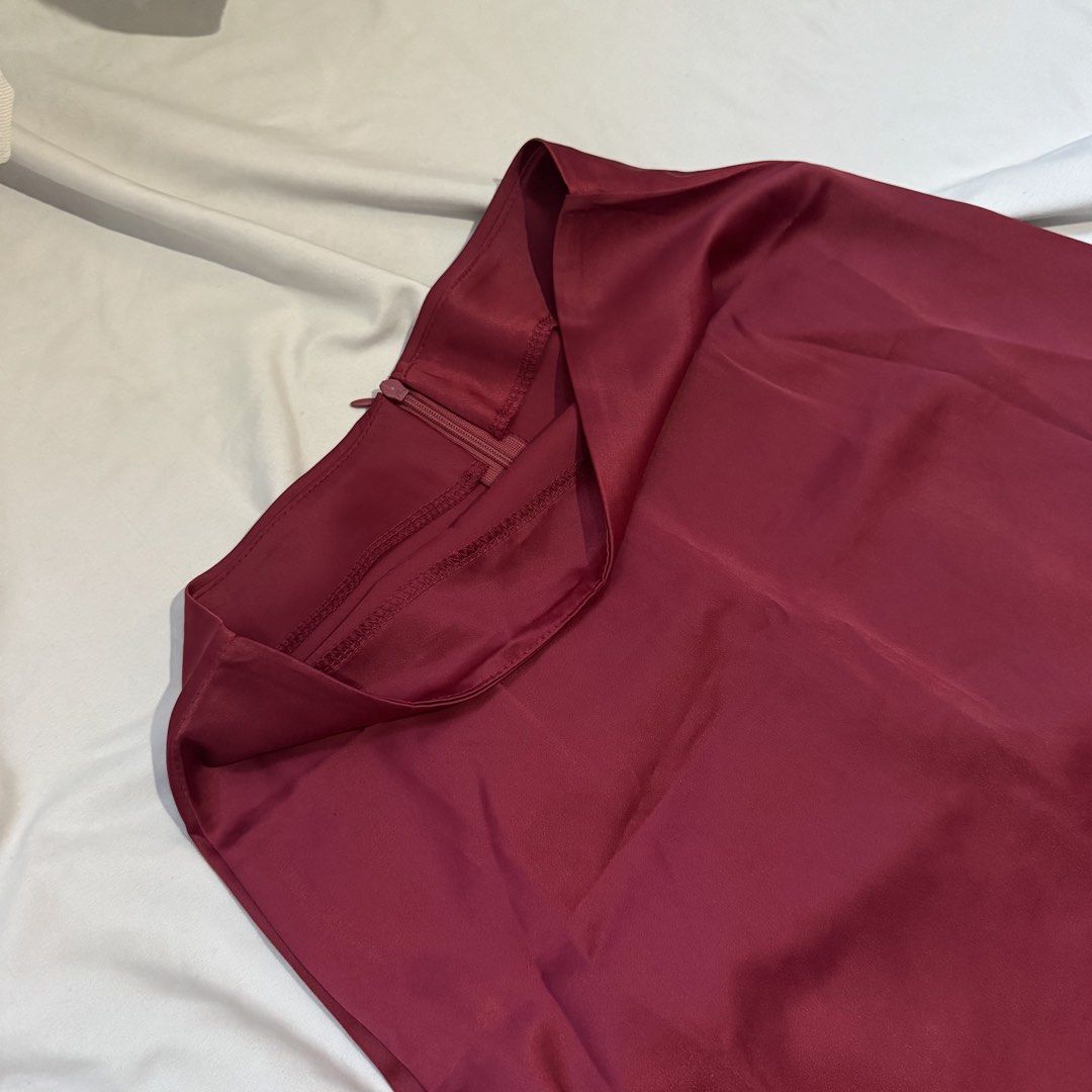 Satin Midi Skirt - Burgundy (Category: Skirts) located in Quezon City. Submitted by ish.fillet (Listing ID 1452710407, Image 2). Description: Burgundy satin midi skirt.