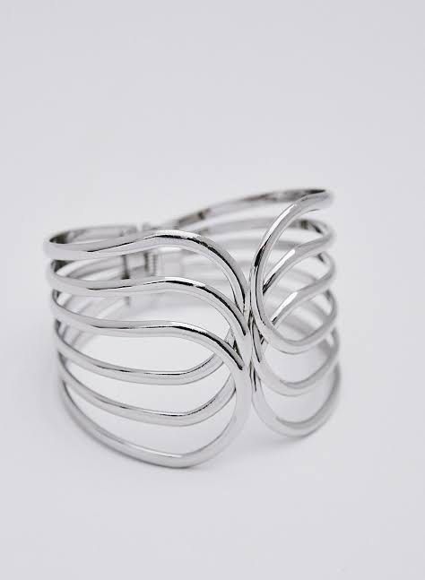 Sculptural Multi-Layered Silver Wave Cuff Bracelet Bangle (Category: Bracelets) located in Quezon City. Submitted by snooop (Listing ID 1452838813, Image 1). Description: RFS: decluttering 〰️ has some signs of usage but still in good condition! 〰️ perfect for elevating any outfit with a chic, modern touch! can be worn for parties/perfect for summer 〰️ really flattering & pretty in actual 〰️ no flaws.