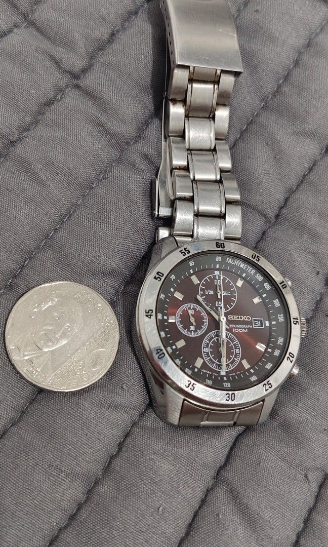 Seiko Chronograph ( Made in Japan) (Category: Men's Watches) located in Cebu City. Submitted by aceoftime (Listing ID 1452840742, Image 3). Description: In good working condition Pre-owned Model: 7T92-0LV0 Made in Japan Powered by Japanese Cal. 7T92 chronograpg quartz movt with date window Maroon dial with inner tachymeter 100m water resist All in stainless steel Watch only Our Guarantee: 💯 Authentic All watches are checked by our experienced te