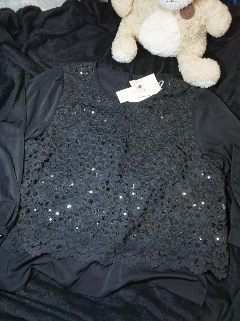 Sequin Blouse (Category: Longsleeves) located in Kuala Lumpur. Submitted by adorable.kimielle (Listing ID 1452811472, Image 1). Description: Size: M - L but in the tag were 5xl Color: Black laced Sequin front and back flower pattern Dm for more info price negotiable.