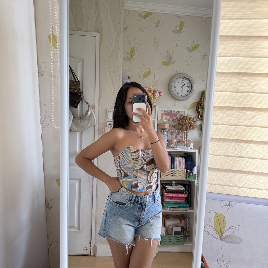 Shein Abstract Print Strapless Corset Top (Category: Others Tops) located in Cavite. Submitted by kydeclutter (Listing ID 1452777437, Image 3). Description: - Cute abstract print corset top - Ideal for night outs or casual days - Comfortable and stylish unique piece - Only worn this once! Not my style anymore hehe.
