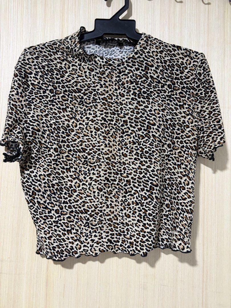 Shein Leopard Print Mock Neck Lettuce Hem Top (Category: Blouses) located in Pasay City. Submitted by a.daneee (Listing ID 1452835345, Image 2). Description: - Cute leopard print top - Mock neck with short sleeves - Lettuce hem detail on sleeves and bottom - Lightweight and stretchy fabric - Versatile for casual or dressed-up outfits.