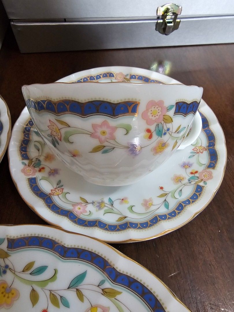 SALE❗️SHISEIDO Set - 5 pcs (Category: Coffee & Tea Tableware) located in Quezon City. Submitted by senyoramaria (Listing ID 1452767009, Image 3). Description: SHISEIDO 5 piece - set 2 Duos Cups Wide-mouth 3.75 inches rim diameter 2 inches tall Saucers 6 inches in diameter Serving Plate 9.25 inches in diameter Php1800❗️.