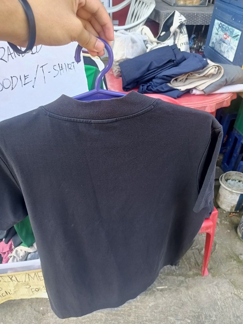 Sketchers crew neck mid logo black (Category: Tshirts & Polo Shirts ) located in Manila. Submitted by murang.pamurma (Listing ID 1452782360, Image 2). Description: Large on tag.