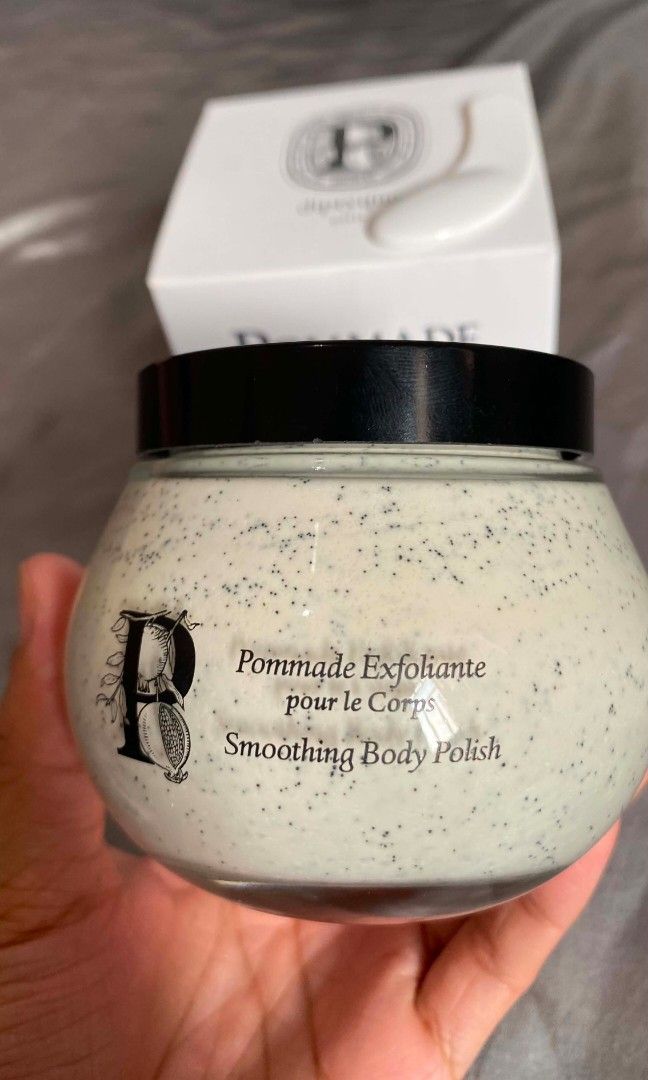 Smoothing Body Polish / Body Scrub 200ml (Category: Bath) located in Makati City. Submitted by flipper.1990 (Listing ID 1452861269, Image 2). Description: The Diptyque Smoothing Body Polish is a rich, creamy 200ml exfoliating ointment priced around 4,650 PHP and available locally through Rustan's. It uses silica beads and jojoba esters to buff away dead skin, and it is scented with jasmine, pink peppercorn, and peach. Key Ingredients & BenefitsPo
