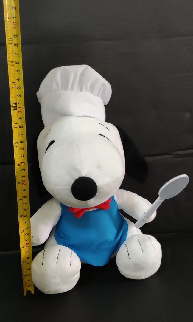 Snoopy Large Plush Toy - Cooking Apron Chef Snoopy (Category: Plushies & Soft Toys) located in Cavite. Submitted by dextermanalo28 (Listing ID 1452769777, Image 2). Description: Snoopy Large Plush Toy - Cooking Apron Chef Snoopy HEIGHT 36 CM with Tag.