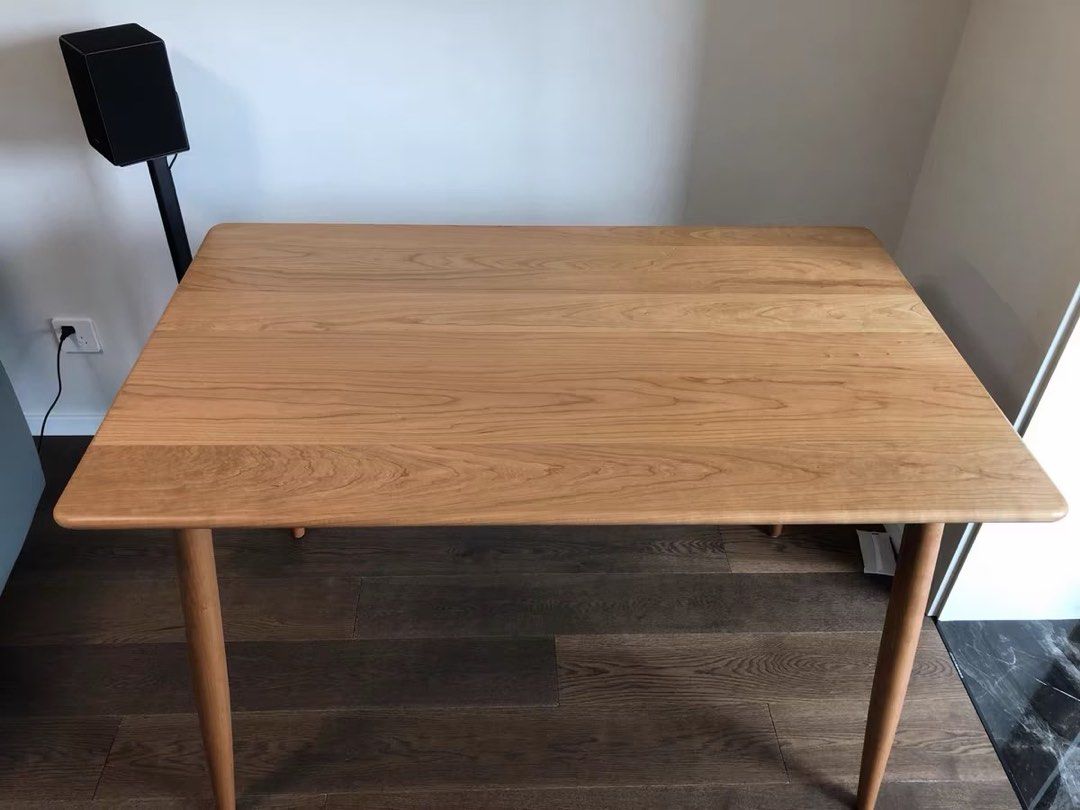 Solid Wood Dining Table （分類：桌子）位於 Hong Kong。 由 chigal 提交（商品編號 1452707922，圖片 1）。簡介： 櫻桃木餐桌 120x 70，買來之後發覺偏細，全新未使用。