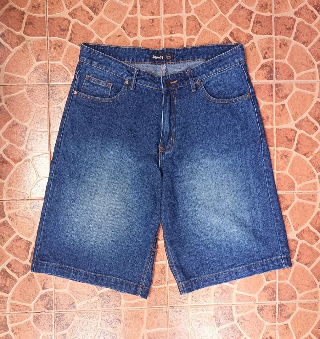 Ksubi Baggy Jorts (Category: Shorts) located in Caloocan City. Submitted by jamesmiguelgggg (Listing ID 1452656346, Image 1). Description: Ksubi Jorts Dimensions: Waistline: 34 on tag, but can fit up to 36 Length: 25 inches Leg opening: 13 inches Issue/s: none Condition: Mine: ₱750 + shipping fee GCash Payment only (PAYMENT FIRST) Courier: J&T or Lalamove Color may vary due to lighting..