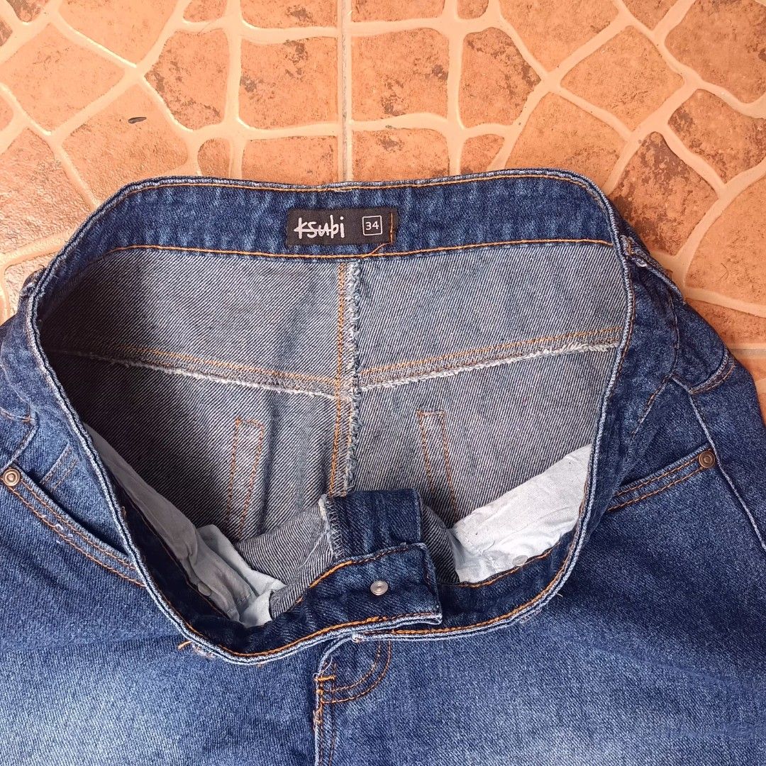 Ksubi Baggy Jorts (Category: Shorts) located in Caloocan City. Submitted by jamesmiguelgggg (Listing ID 1452656346, Image 3). Description: Ksubi Jorts Dimensions: Waistline: 34 on tag, but can fit up to 36 Length: 25 inches Leg opening: 13 inches Issue/s: none Condition: Mine: ₱750 + shipping fee GCash Payment only (PAYMENT FIRST) Courier: J&T or Lalamove Color may vary due to lighting..