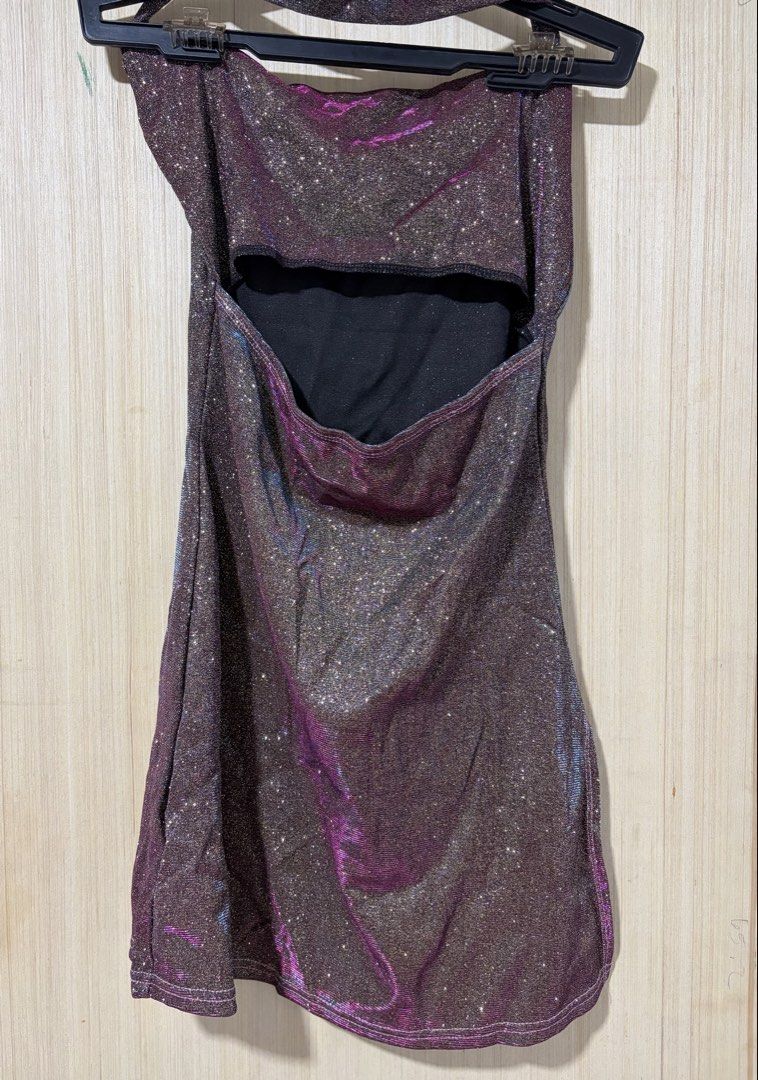 Sparkly Halter Neck Cut-out Mini Dress (Category: Dresses) located in Pasay City. Submitted by a.daneee (Listing ID 1452835263, Image 2). Description: - Sparkly halter neck mini dress - Features a stylish cut-out detail at the back - Shimmering glitter effect fabric - Ideal for night outs or parties - Comfortable and flattering fit.