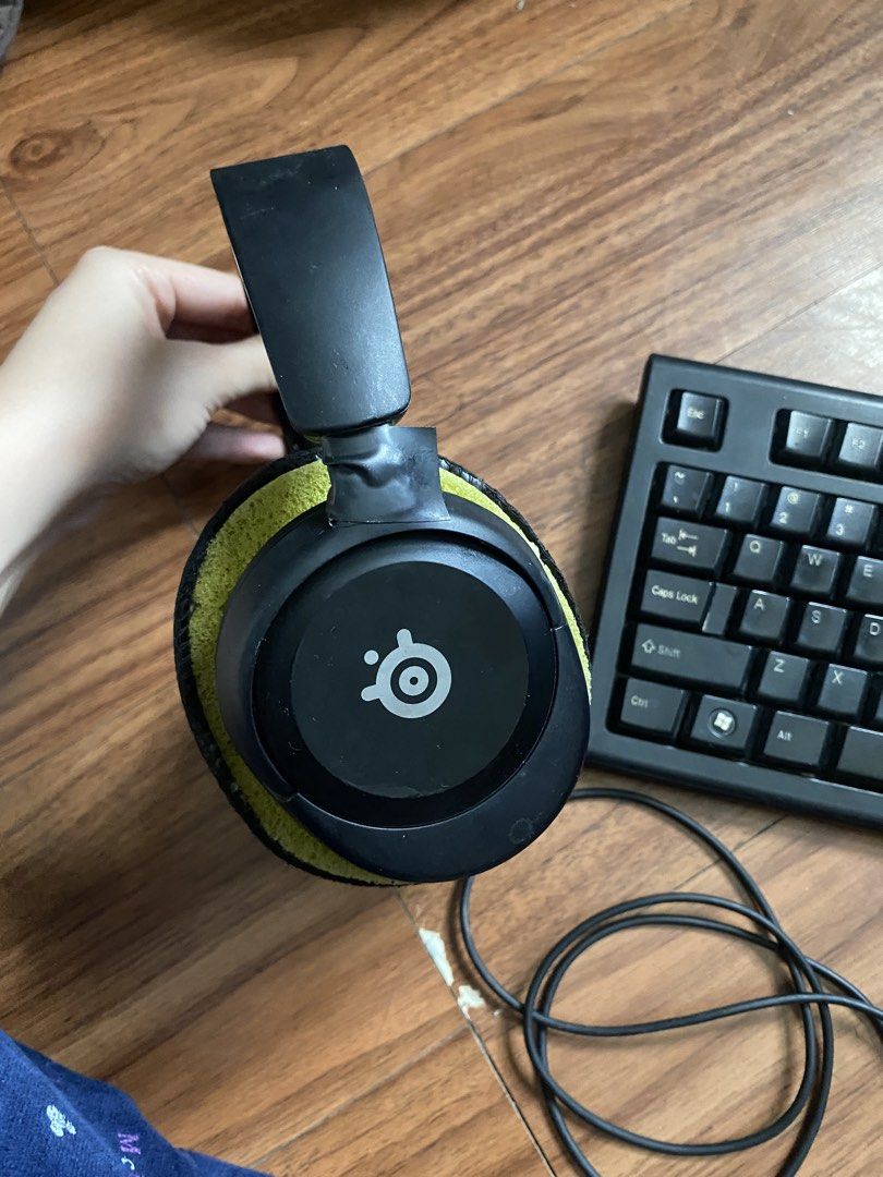 SteelSeries Headset (Category: Headphones & Headsets) located in Manila. Submitted by fchanell (Listing ID 1452769885, Image 2). Description: SteelSeries Arctis Nova 1 Headset - Condition: Used, with some wear on earcups to be replaced na lang - Works well, fully operational - Includes: Original cable RFS: Decluttering.