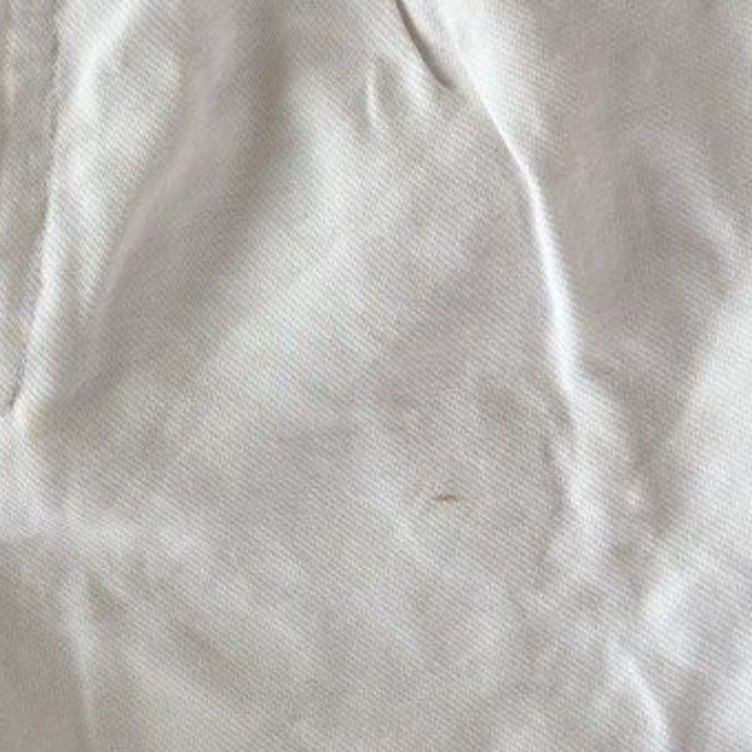 Stradivarius Beige Linen Blend Pleated Shorts (Category: Shorts) located in Muntinlupa City. Submitted by decluttering22.22 (Listing ID 1451927405, Image 3). Description: - Brand: Stradivarius - Features: Pleated front, button and zip closure - Occasion: Great for casual wear.