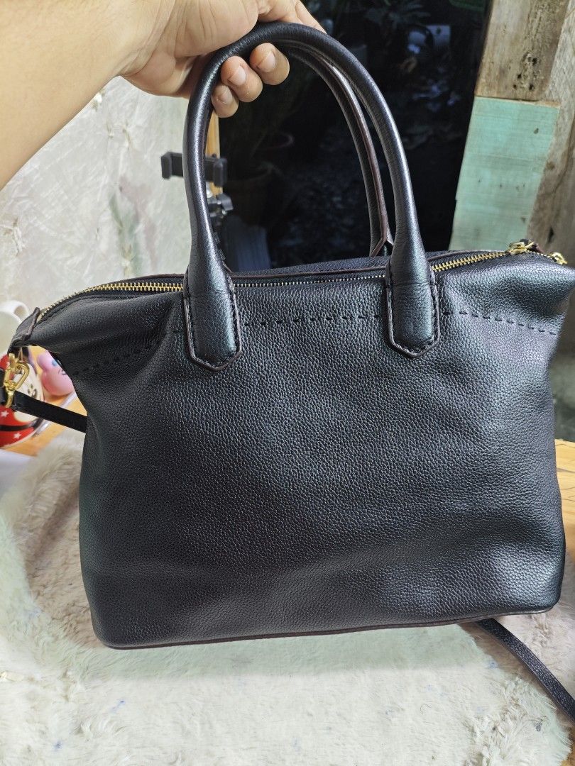Tory Burch McGraw Slouchy Satchel (Category: Luxury Bags & Wallets) located in Davao. Submitted by skankinpotato101 (Listing ID 1452748816, Image 2). Description: - Black pebbled leather tote bag - Top handles - Detachable crossbody strap - Gold-tone hardware - Tassel detail - Zipper closure - Spacious interior - Ideal for everyday use.