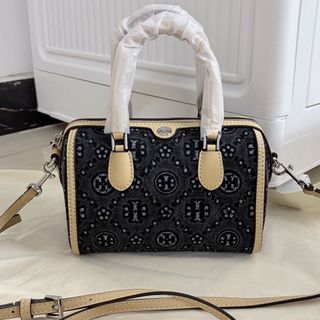 (Category: ) located in . Submitted by fancycollzstore (Listing ID 1452795270, Image 1). Description: .