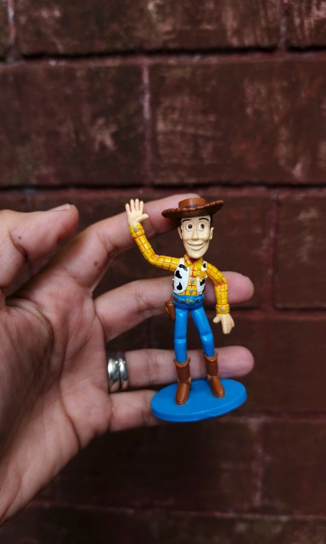 Toy Story Woody (Category: Figurines & Statues) located in Baguio. Submitted by ukay_district (Listing ID 1452815071, Image 1). Description: toy story Woody Disney 150.
