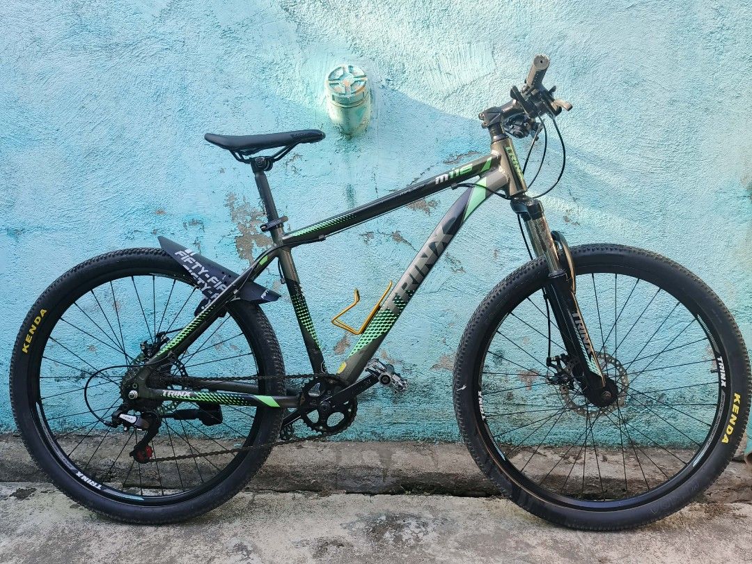 Trinx MTB M116 26er (Category: Bicycles) located in Manila. Submitted by janusalzo22136 (Listing ID 1452744693, Image 1). Description: Trinx M116 MTB 26er - 1x7 Speed - Alloy Frame - Mechanical Disc Brakes - Bottle Cage - Fenders - Kenda Tires Issues Konting bounce nalang yung shock Gulong pudpod na Price 3500 Negotiable Loc Binan Laguna.