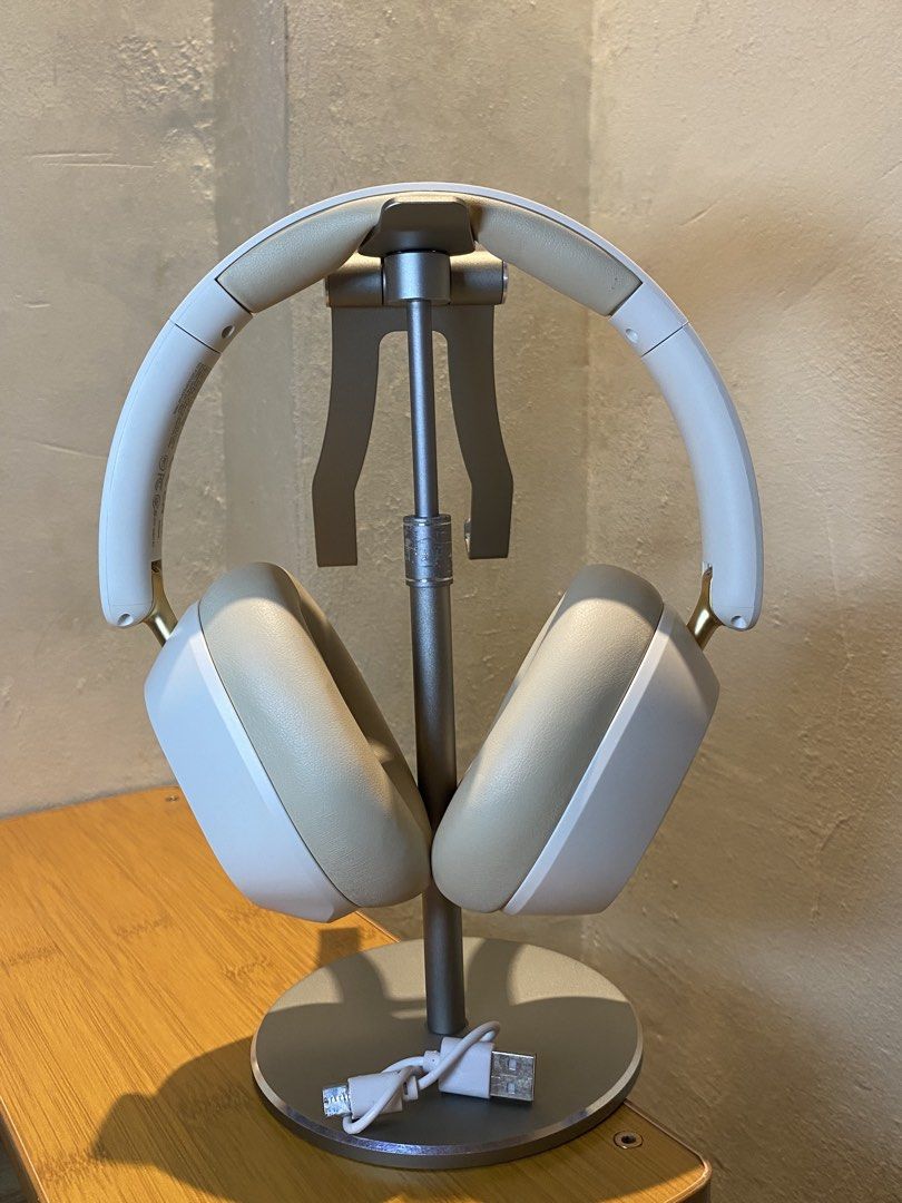 UGREEN Wireless Bluetooth Headphones (Category: Headphones & Headsets) located in Manila. Submitted by margielyn31 (Listing ID 1452842507, Image 2). Description: UGREEN Choice Max5c Wireless Bluetooth Headphones 43dB Active Noise Cancellation Hi-Res LDAC 75H Spatial Audio Earbuds Headset No Box .
