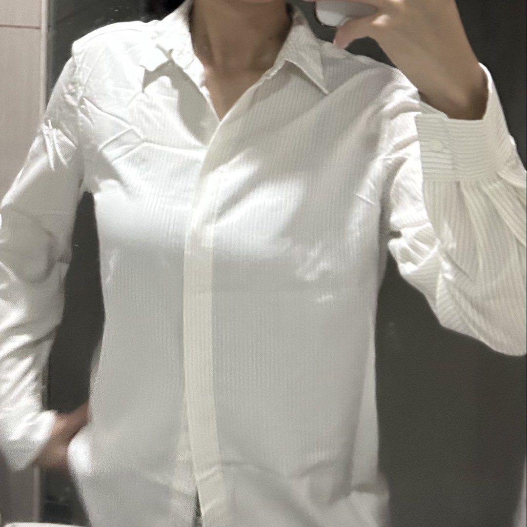 Uniqlo Rayon Long Sleeve Blouse (Category: Blouses) located in Manila. Submitted by 0844a636fcbbe31a73e1ff4334c7e3 (Listing ID 1452766339, Image 2). Description: PRICE NEGOTIABLE—JUST CLICK "MAKE OFFER"! 🪻 Looks better in person 🪻 Off White collared top 🪻 Button details 🪻 Long sleeves 🪻 Soft, comfortable fabric polyester rayon 🪻 Blouse 🪻 Unique design 🪻 Bust: 77-83 cm 🪻 Original Price: 1,490 🍀Location: Pasay Metro Manila 🍀Payment first