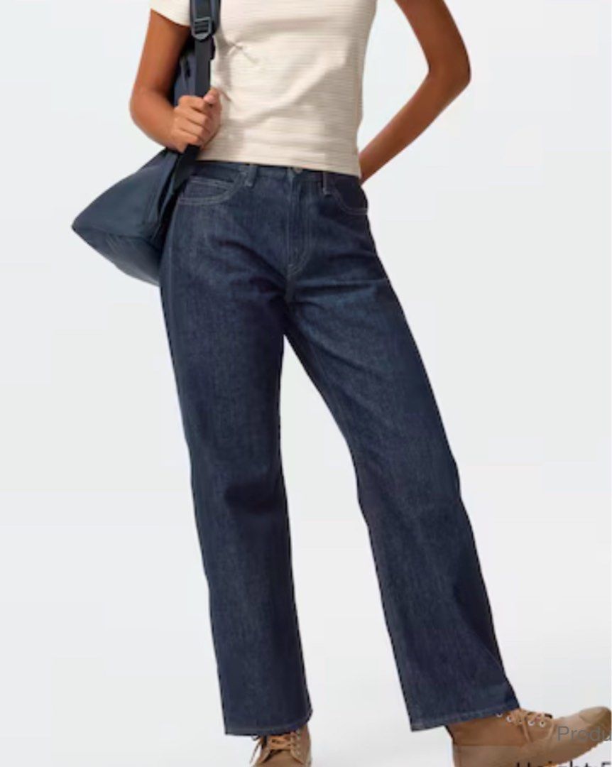Uniqlo Straight Leg Jeans (Category: Jeans) located in Manila. Submitted by shecuratedit (Listing ID 1446601676, Image 2). Description: - Size 26 - Dark wash straight leg jeans - Classic 5-pocket design - Comfortable and stylish for everyday wear - Versatile for pairing with casual tops.