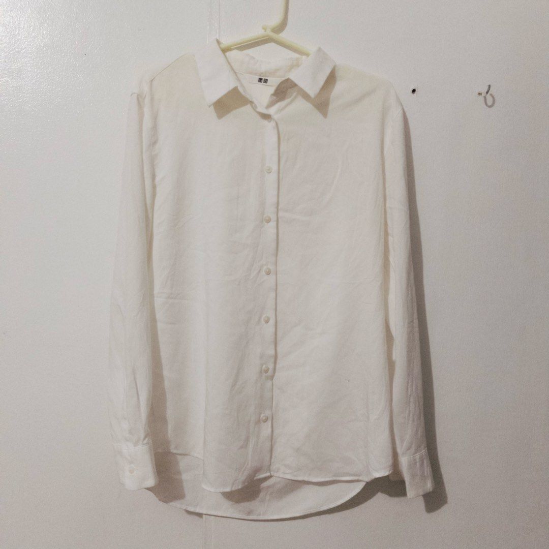 uniqlo white long sleeve button up size s (Category: Longsleeves) located in Cabanatuan. Submitted by halladays (Listing ID 1452804873, Image 1). Description: size s, thrifted too small on me 😆 width: 18 inches length: 24 inches.