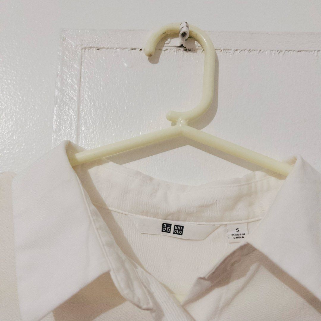 uniqlo white long sleeve button up size s (Category: Longsleeves) located in Cabanatuan. Submitted by halladays (Listing ID 1452804873, Image 2). Description: size s, thrifted too small on me 😆 width: 18 inches length: 24 inches.