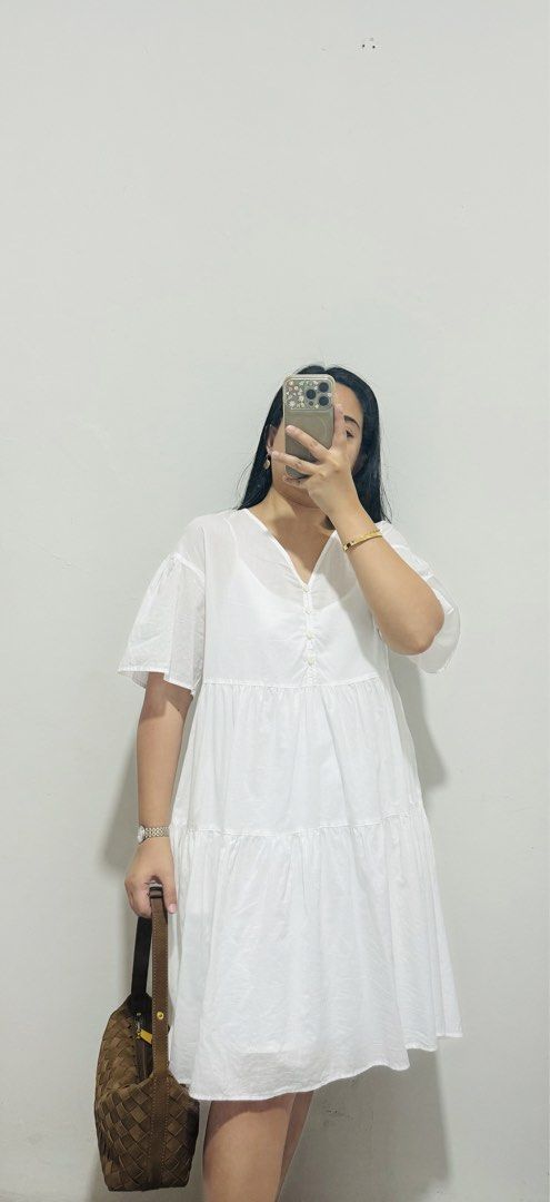 Uniqlo white tiered dress (Category: Dresses) located in Taguig. Submitted by shoprita.ph (Listing ID 1452764065, Image 3). Description: Fits S-M.