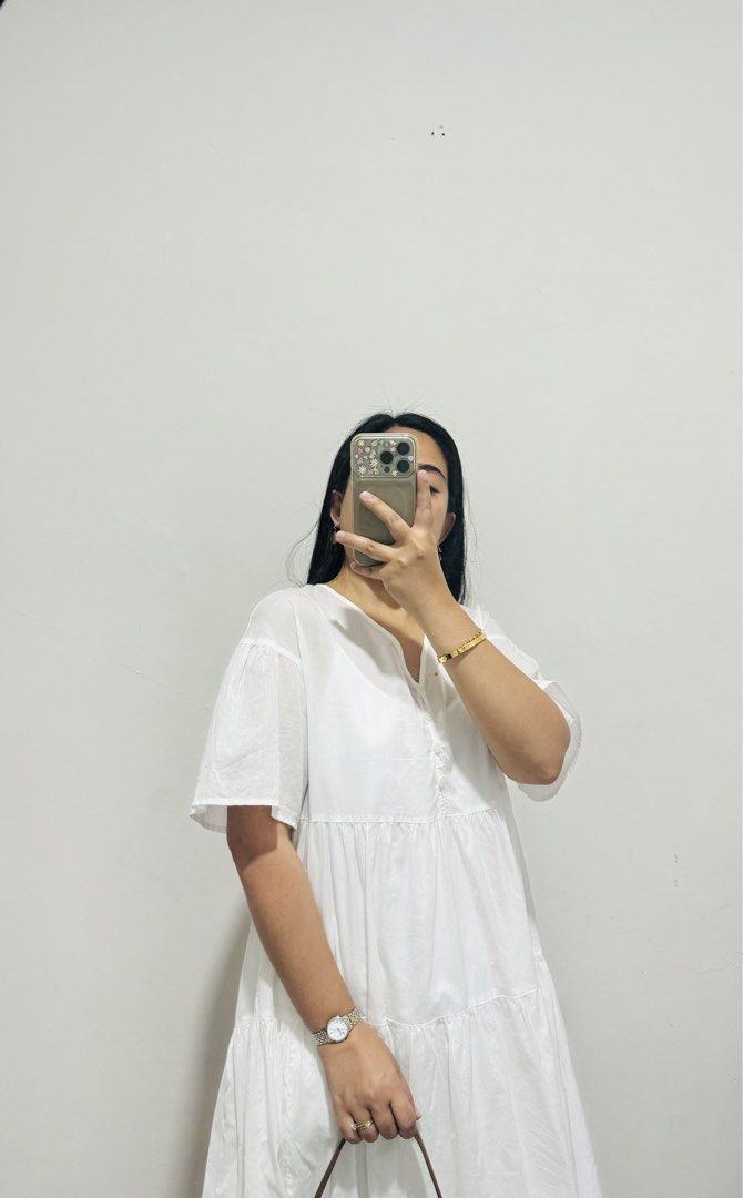 Uniqlo white tiered dress (Category: Dresses) located in Taguig. Submitted by shoprita.ph (Listing ID 1452764065, Image 2). Description: Fits S-M.
