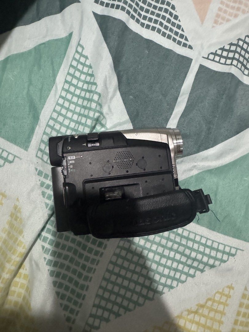 untested panasonic handycam (Category: Video Cameras) located in Manila. Submitted by yeomxsu (Listing ID 1452788107, Image 3). Description: Panasonic camera Mini DV - Untested - Unit /battery only - What you see is what you get.