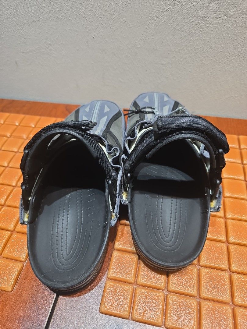 Utility clogs (Category: Flipflops and Slides) located in Singapore. Submitted by snican (Listing ID 1452706495, Image 2). Description: Cool looking crocs inspired clogs with zippers. .