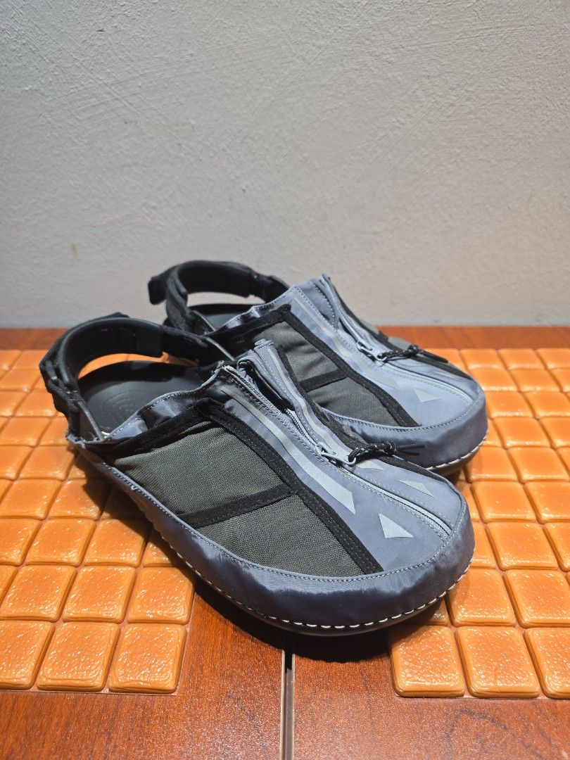 Utility clogs (Category: Flipflops and Slides) located in Singapore. Submitted by snican (Listing ID 1452706495, Image 1). Description: Cool looking crocs inspired clogs with zippers. .