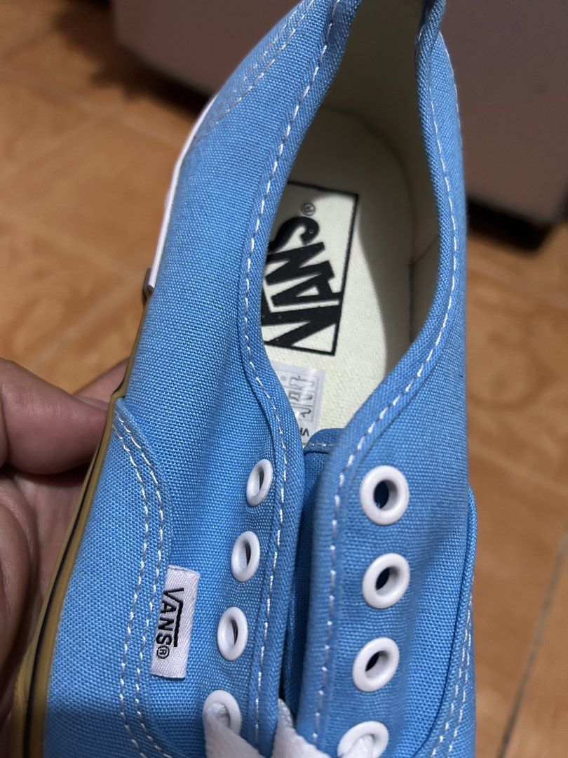 Vans (Category: Sneakers) located in Santa Maria. Submitted by teebag7558 (Listing ID 1452845090, Image 2). Description: - Classic Vans Authentic sneakers - Vibrant blue color - Iconic side stripe detail - Durable gum sole - Lace-up closure - Size: 6 US Women's - Ideal for everyday wear.