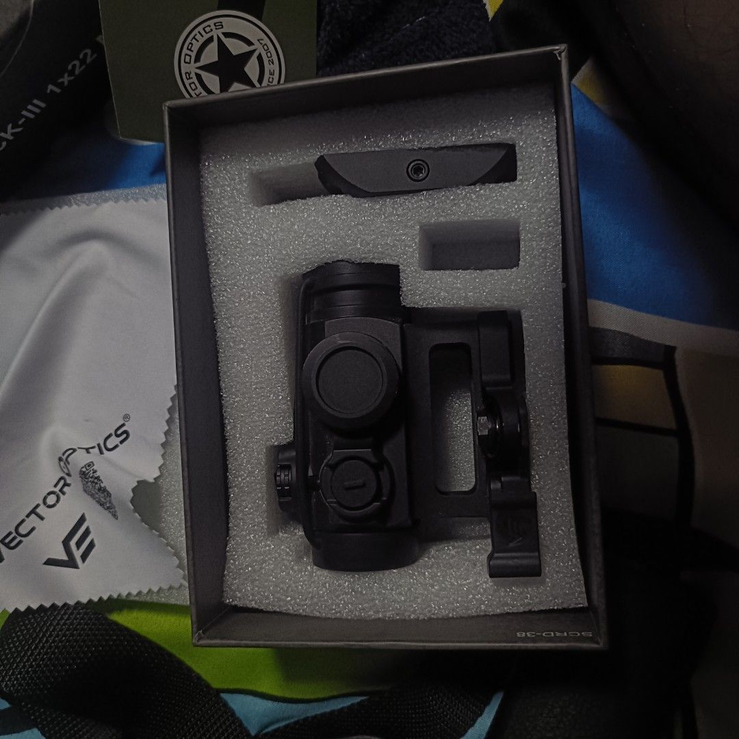 Vector Optics Maverick-II Red Dot Scope SCRD-36 (Category: Hiking & Camping) located in Bulacan. Submitted by dmx10santos (Listing ID 1452803656, Image 2). Description: - Vector Optics Maverick-II Red Dot Scope (Model SCRD-36) - Complete set: Original box, lens cloth, and manual included - Ideal for airsoft and training purposes - Easily mounts onto standard picatinny rails - Features a clear lens and a bright, visible red dot.