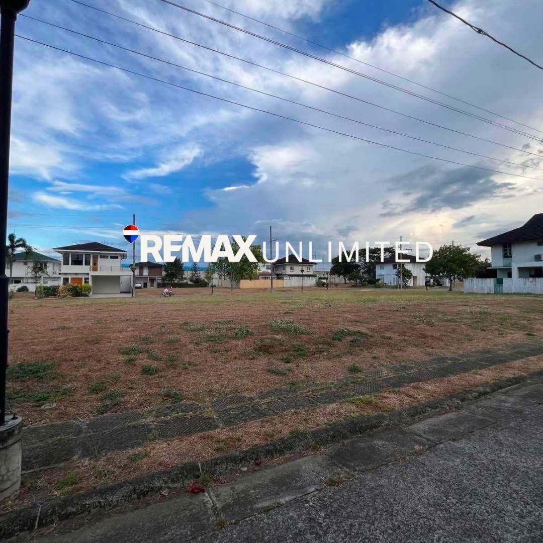 Verdana | 200sqm | php7M (Category: Lot) located in Pasig City. Submitted by maraholgado (Listing ID 1452771551, Image 3). Description: Prime Residential Lot in Verdana Homes, Mamplasan, Biñan, Laguna Location: Verdana Homes, Phase 1 – Mahogany Place Property Details: * Lot Area: 200 sqm * Northwest-facing lot * Conveniently located near the clubhouse * Situated in a well-established, secure, and family-friendly neighborhood Selling Price: ₱7,000