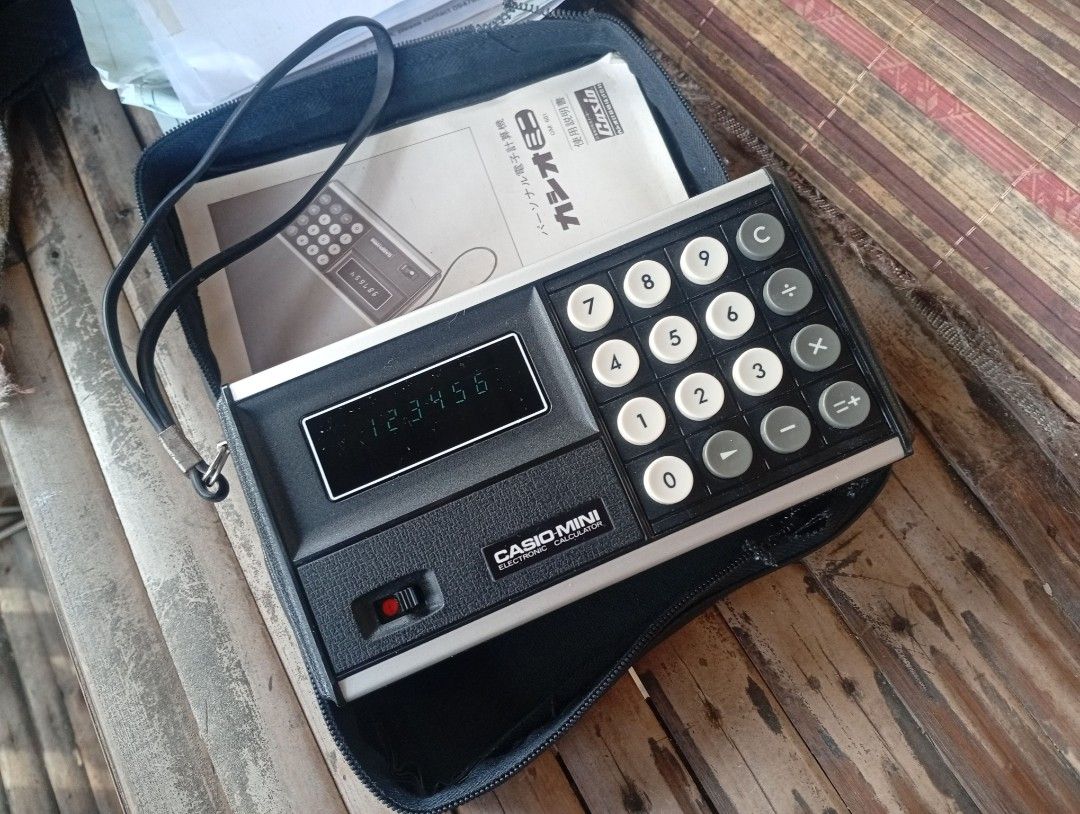 Vintage Casio CM-601 Calculator (Category: Other Gadgets) located in San Mateo. Submitted by waynetek14 (Listing ID 1452706192, Image 1). Description: It works, needs 4pcs 2A batteries. the original bag's zipper is broken, it comes with the original manual(japanese)..