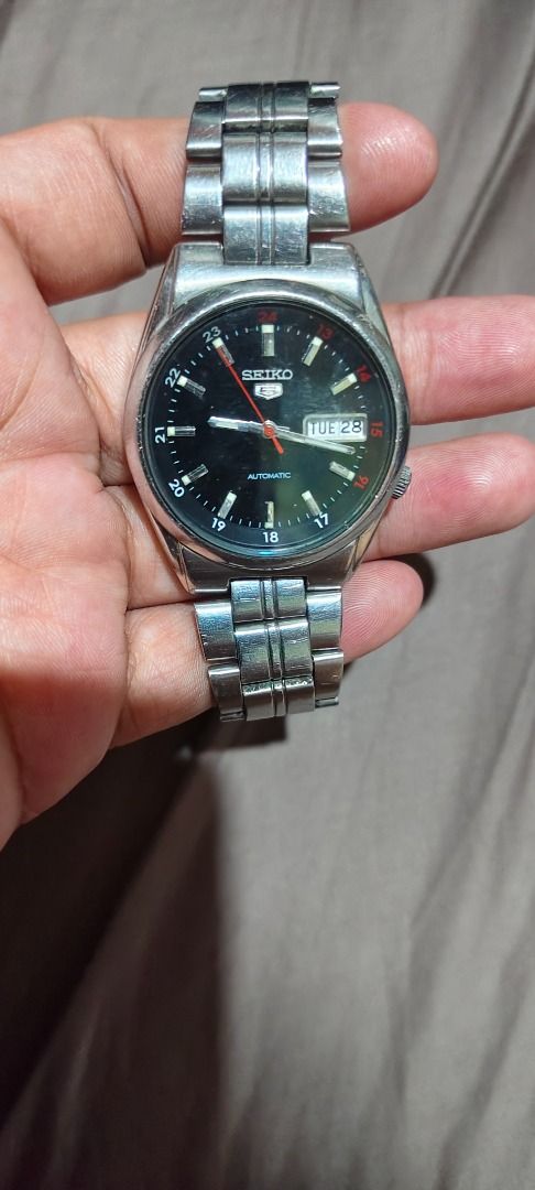 Vintage Seiko 5 Automatic Watch (Category: Men's Watches) located in Legazpi City. Submitted by roxy420 (Listing ID 1452875811, Image 1). Description: - Seiko 5 Automatic Watch - Made in Japan - Classic black dial - Day and date complication - Durable stainless steel bracelet - Fully functional and reliable timepiece.